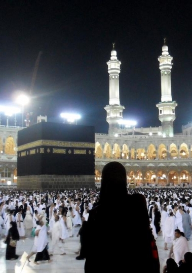Muslim in the yard of the Kaaba