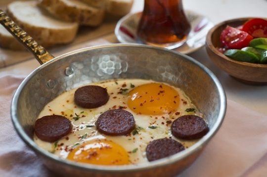Fried Egg With Garlic Sausages|Sucuklu Yumurta