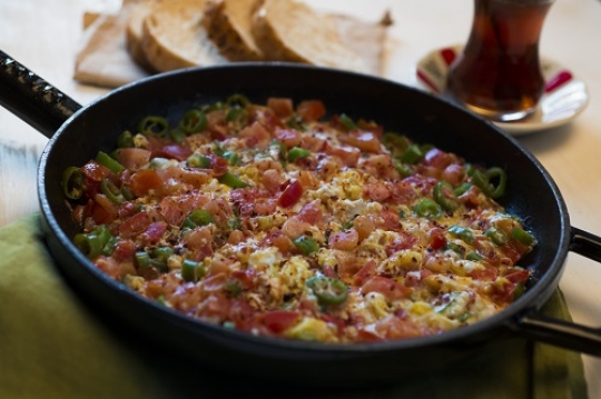 Eggs scrambled with tomatoes and green paper|Menemen