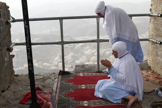 Women on Mount Thawr