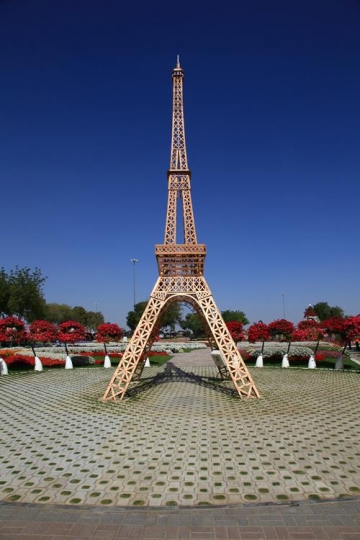 eiffel tower model close up