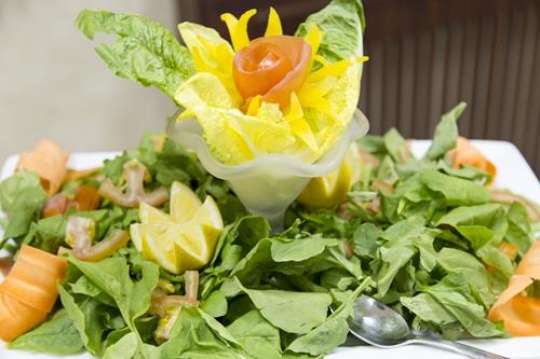 mixed salad,arugula,carrot,tomato