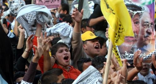 boys,protest,Kiffiyah,Fatah,Arafat,Yasir,plo,pna,abu mazen