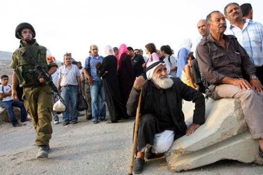 Palestinians at Israeli checkpoint