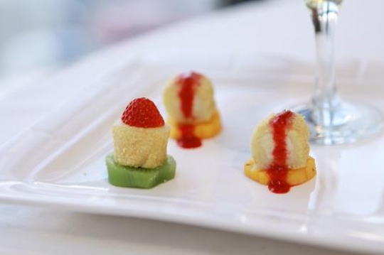 Sweet cheese with fruit