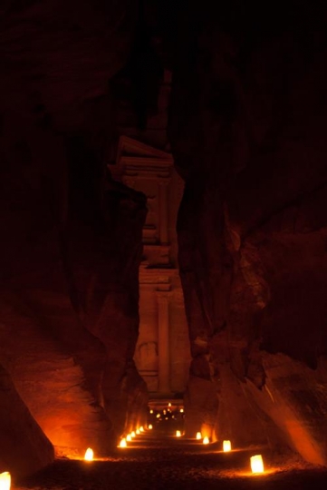 walk by night to Petra Treasury with candle illumination