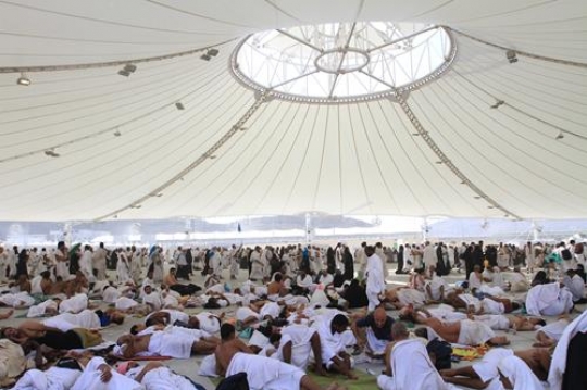 Rest under the tent in Mina