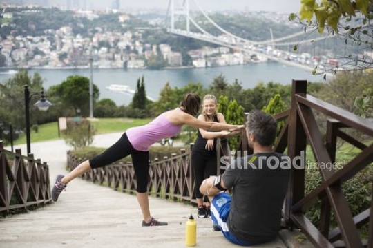 Family having rest on the stairs after sport|Spor sonrasi merdivenlerde dinlenen aile