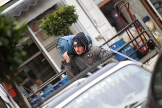 man transport lpg gas cylinder on shoulder