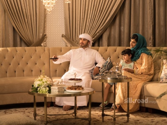 Father zapping tv channels|-