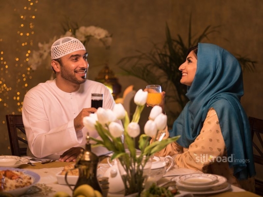 Arabic couple drinking juice|-