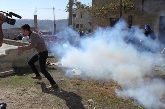Palestinian youth fighting