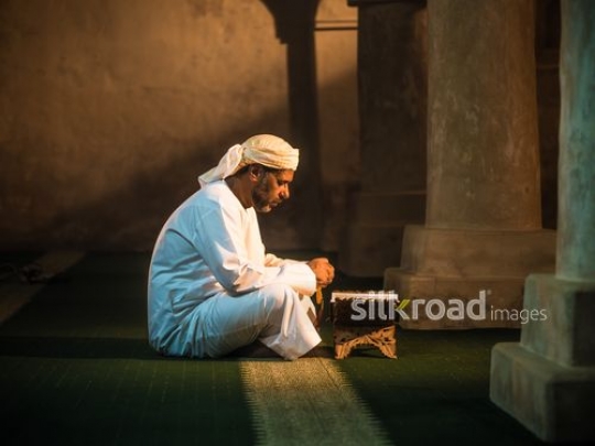 Old man reading the holy qur'an|-