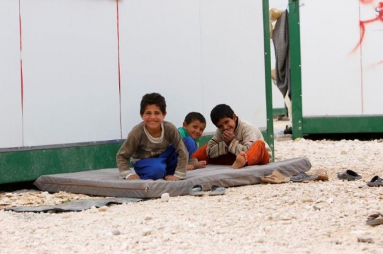 Three boys playing together fr