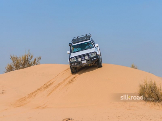 Car cruising in the sand dunes