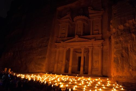 walk by night to Petra Treasury with candle illumination