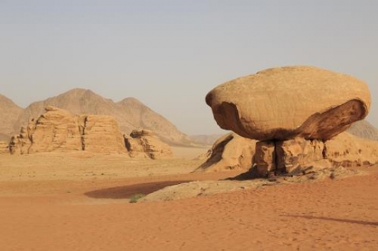 mushroom rock in wadi rum,jord