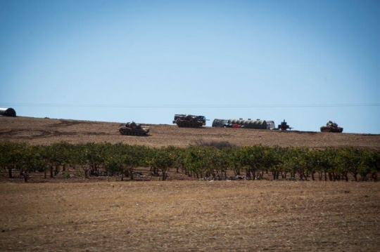 Amy Tanks Around Kobane Refuge