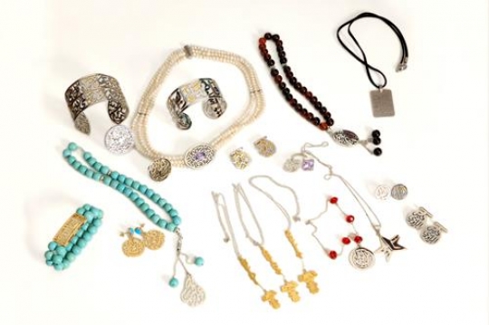 large collection of accessorie
