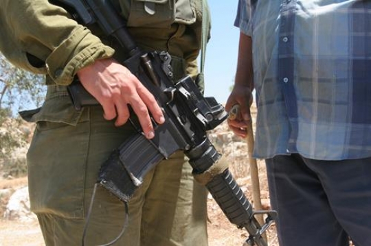 israeli soldier holding weapon
