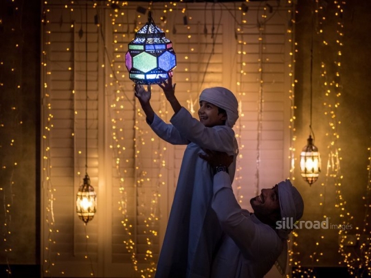 father carrying son to hang lantern|-