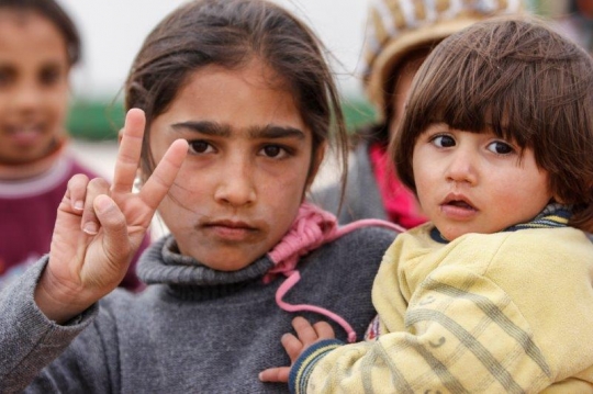 kid showing victory sign