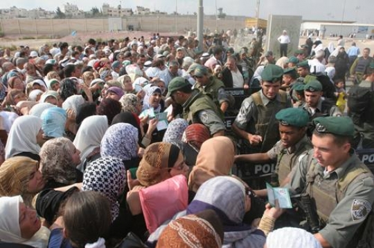 Palestinians at Israeli milita