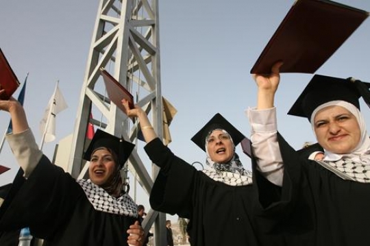 palestinian women holding cert