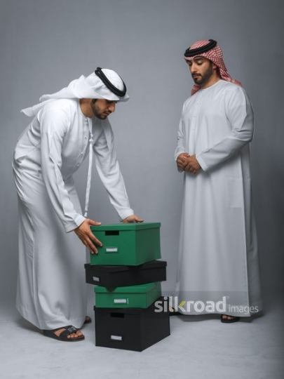 Colleagues getting started to carry the boxes