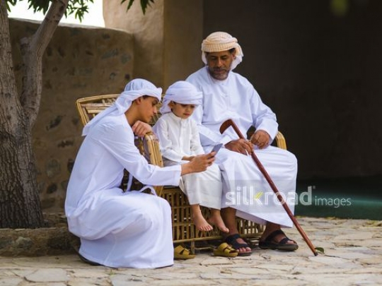 Kids playing with mobile|-