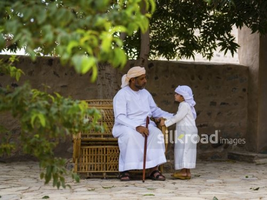 Kid chatting with old man|-