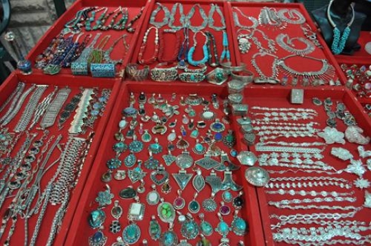 traditional accessories in souq jara