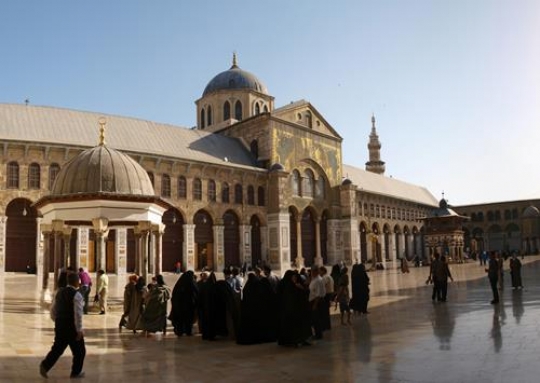 yard of ummayad mosque in damascus