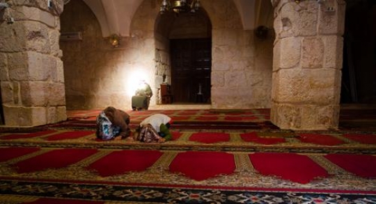 Two muslim girls praying