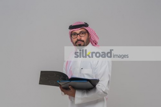 Man focused with a folder in his hand|