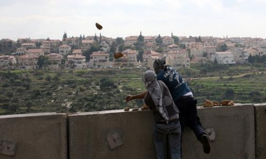 palestinian youth throwing stone