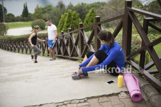 Family having rest on the stairs after sport|Spor sonrasi merdivenlerde dinlenen aile