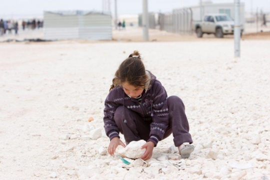 Girl playing stones from Zaatari refugee camp for Syrian refugees