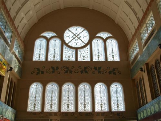 Inside a building with arabesq