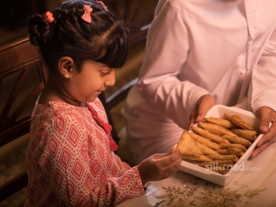 brother serving food|-