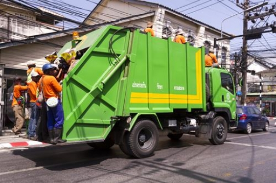 trash collecting vehicle