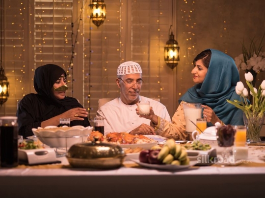 Mother and grandparents having iftar|