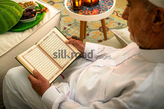 man-old-read-quran-ramadan-city-background-06