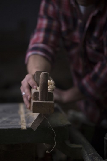 Man cleaning the wood
