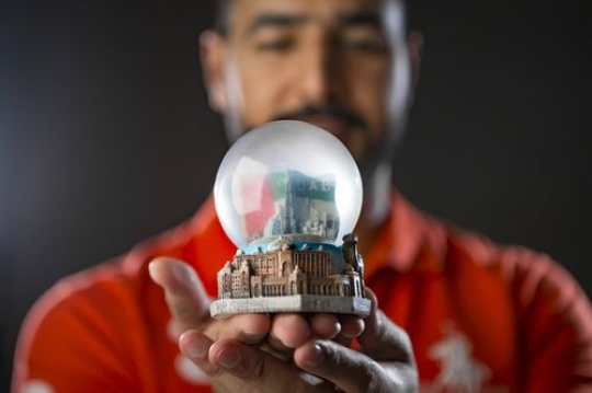 Traditional crystal ball souvenir |-