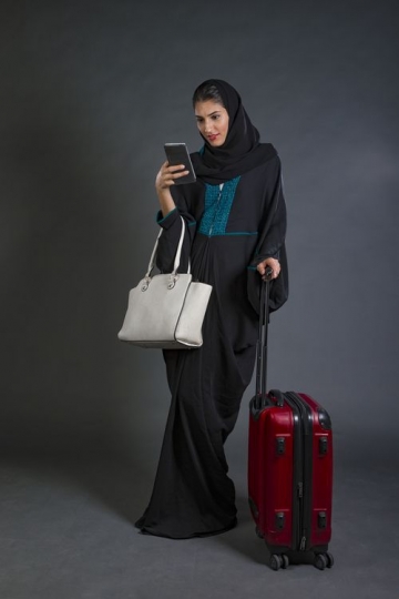 Business woman using her mobile |-