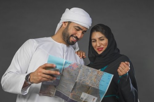 Couple on vacation looking at the map|-