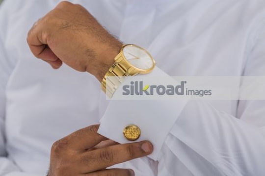 Businessman fixing cufflinks 